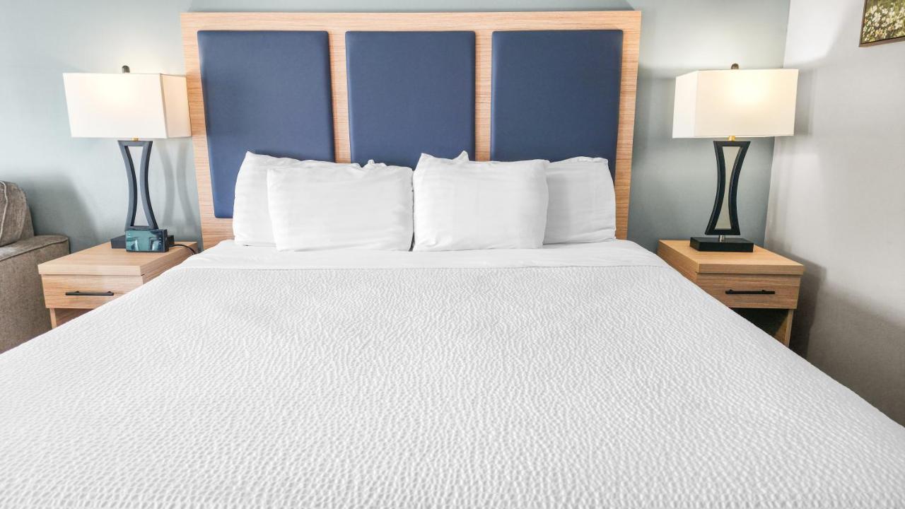 Courtesy Inn — photo 22