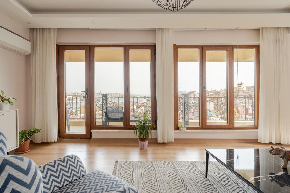 New Stylish Apartment with Panoramic Views - 3