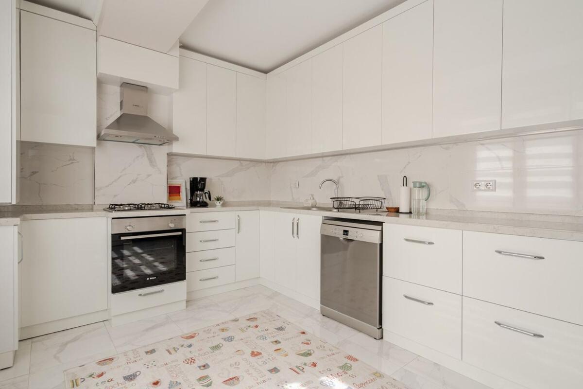 New Stylish Apartment with Panoramic Views - 5