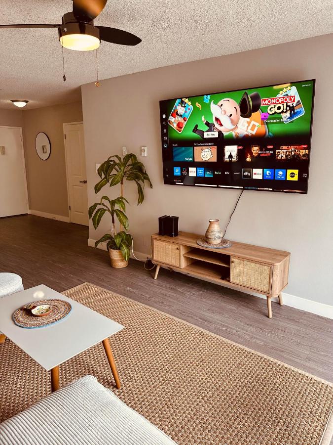 Walk to Santa Monica Beach & Pier I Free Parking! - 5