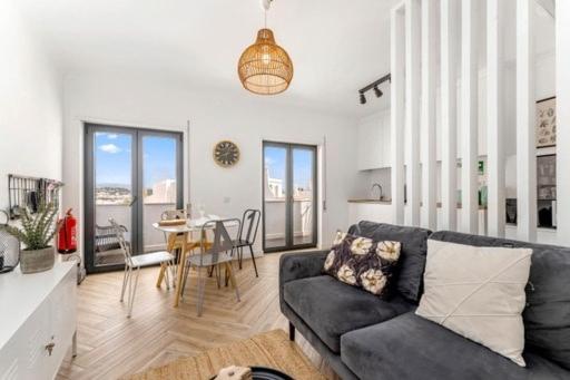 Charming 3 level house in Lagos center great balcony views and near beach - 5