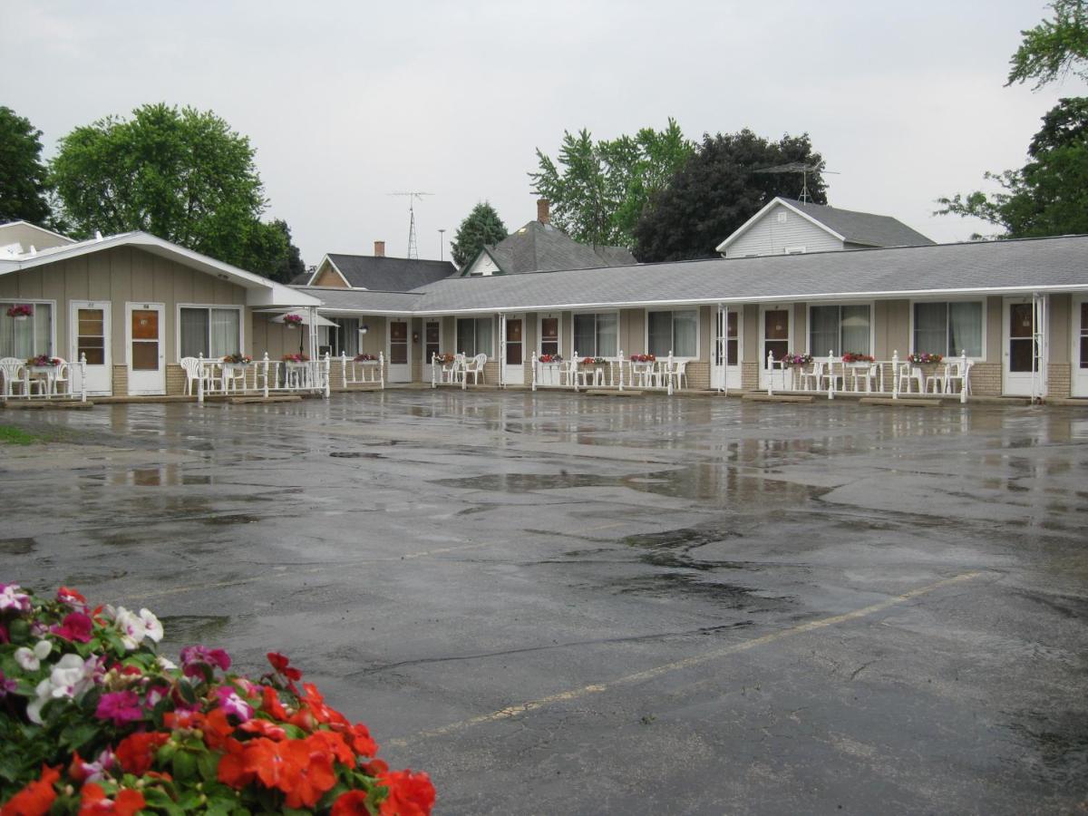 In Town Motel — photo 12
