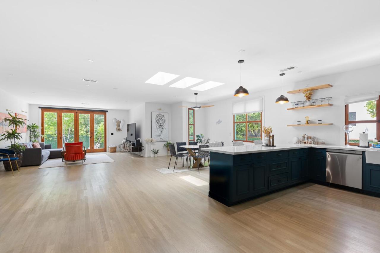 Luxury 4BR Villa with Private Pool in Los Angeles Crescent Heights - 5