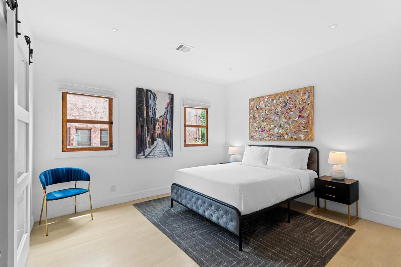 Luxury 4BR Villa with Private Pool in Los Angeles Crescent Heights - 2