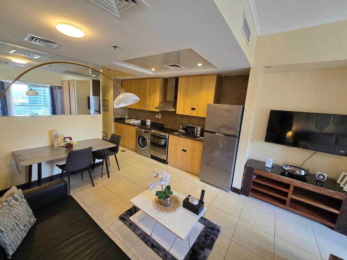 Click Stay - JLT - Studio & Balcony Lakes view Entire Apartment -JN