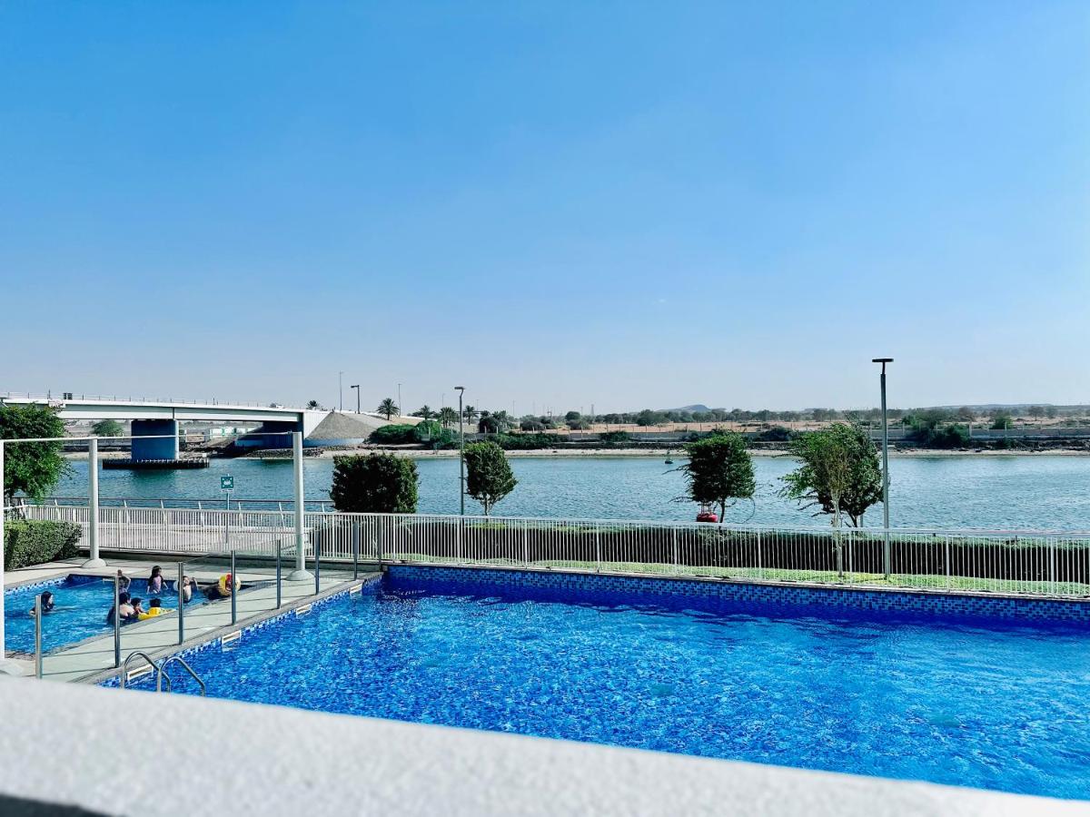 Waterfront 1BR at Waters Edge Yas Island - 4