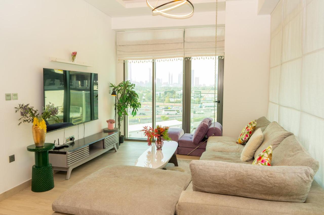 Spacious 1BR Overlooking Burj Khalifa Al Jaddaf - 4