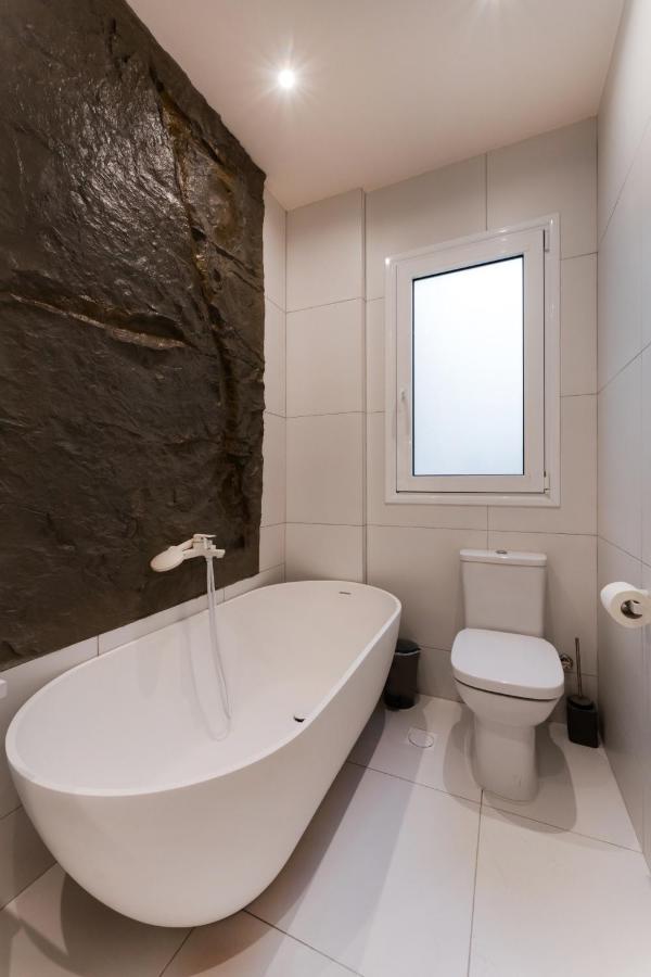 Modern Stay With Acropolis View - 2