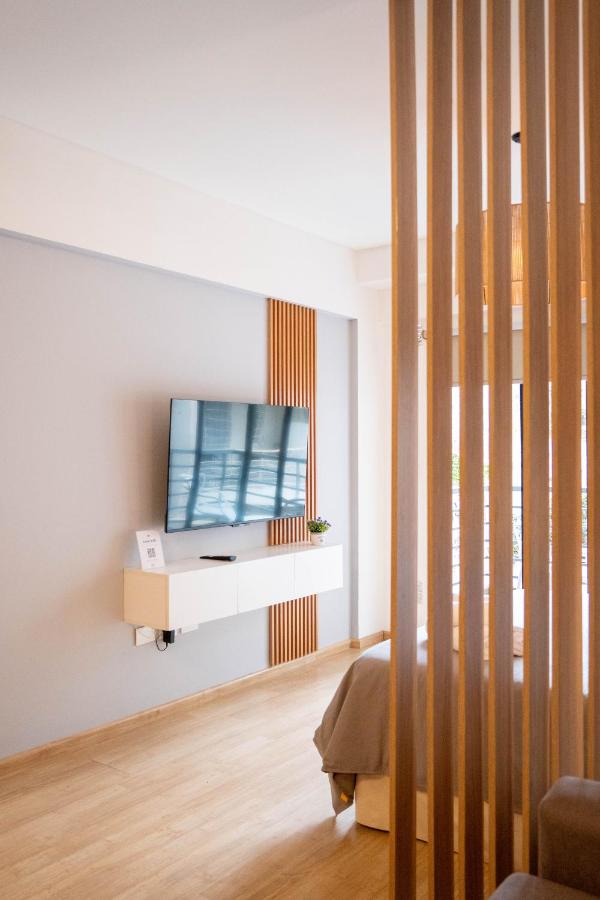 Hollywood Modern Vibe Apartment