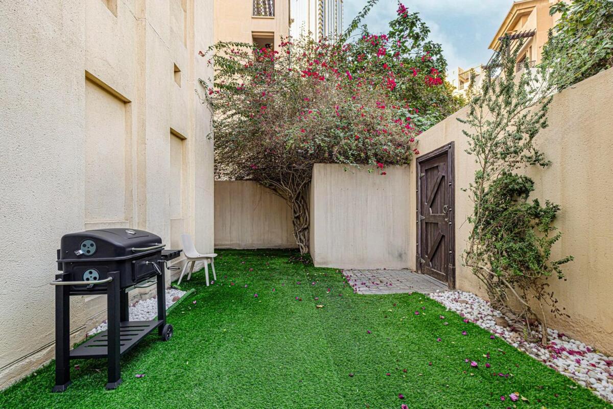 Massive 2,000 sqft 1BR with Private Terrace & BBQ - 5