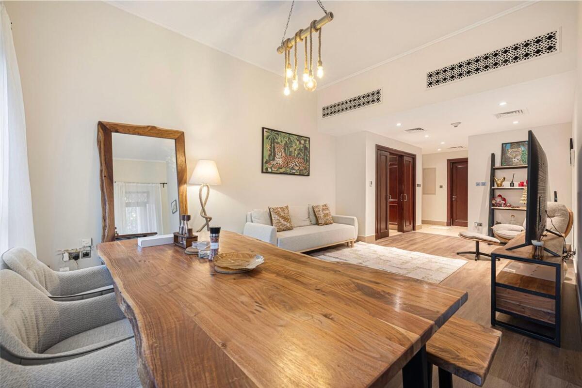 Massive 2,000 sqft 1BR with Private Terrace & BBQ - 2