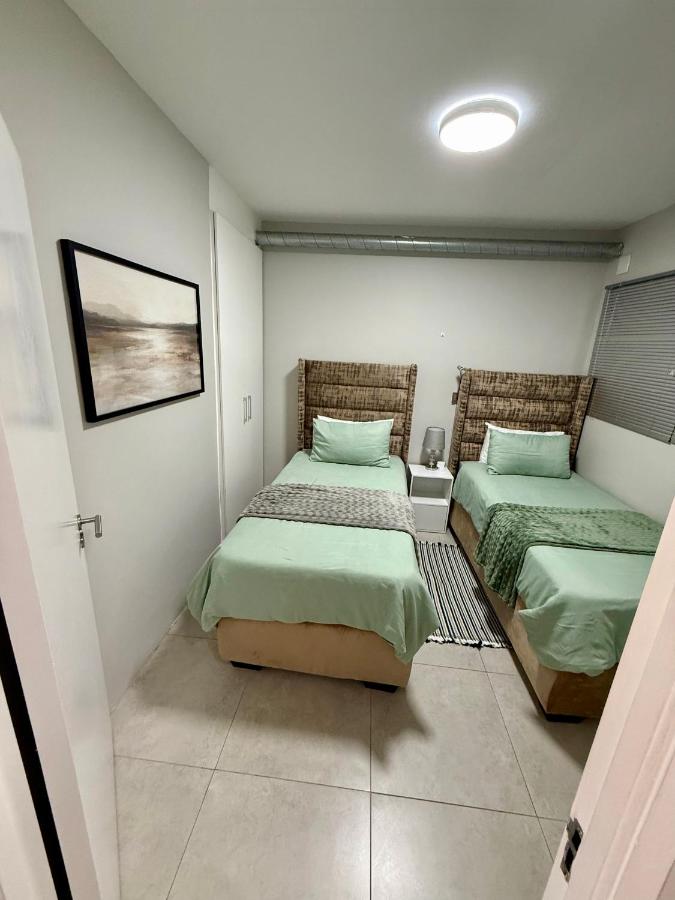 Elegant 2 bedroom apartment with Mountain Views - 4