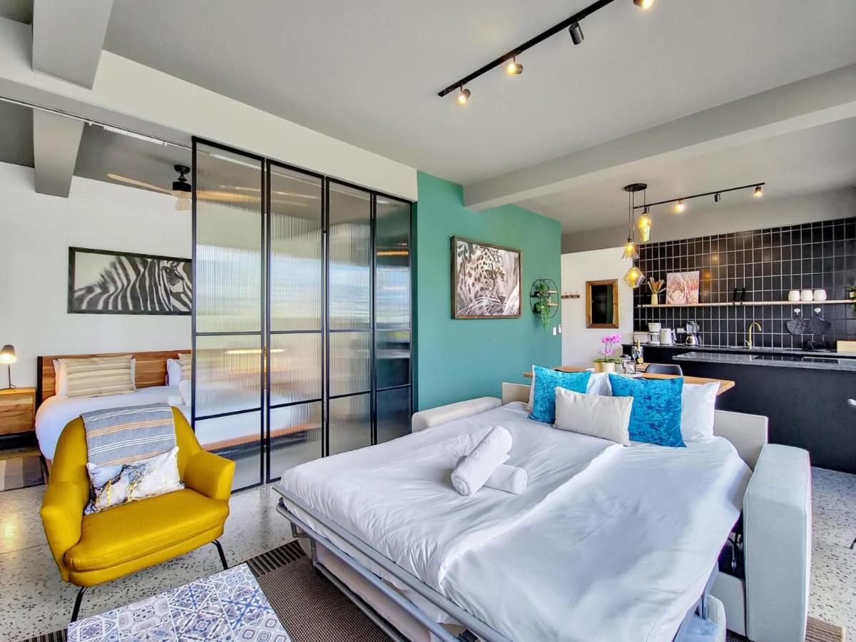 City Oasis Apartment with Rooftop Pool - 4