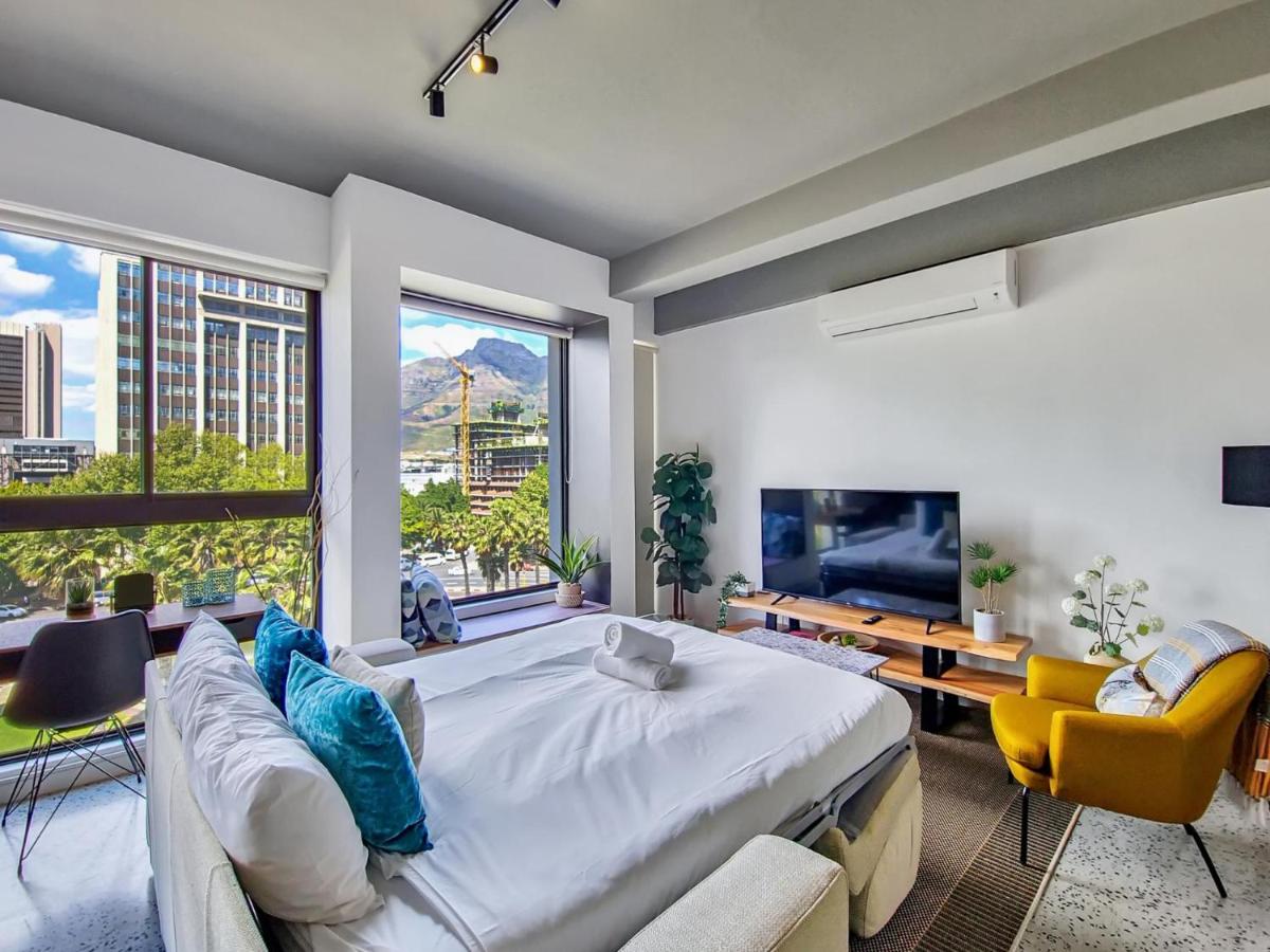 City Oasis Apartment with Rooftop Pool - 5