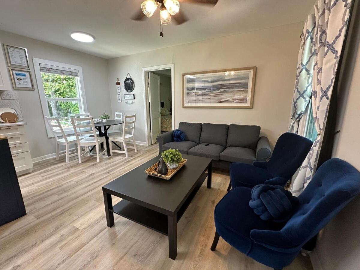 The Blue House- Backyard, grill, pets welcome - 4