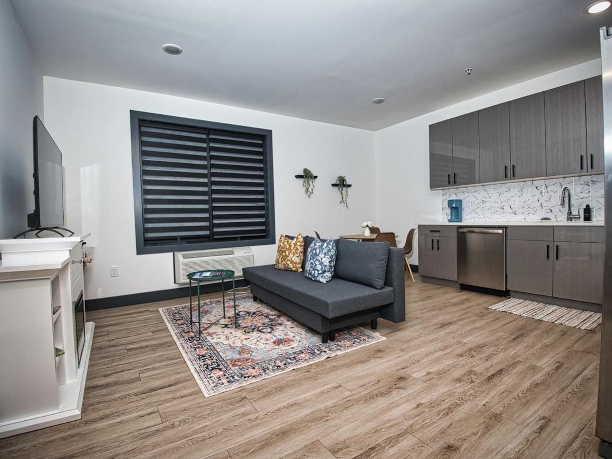 Excellent Location-20 Minutes to NYC-Free Parking