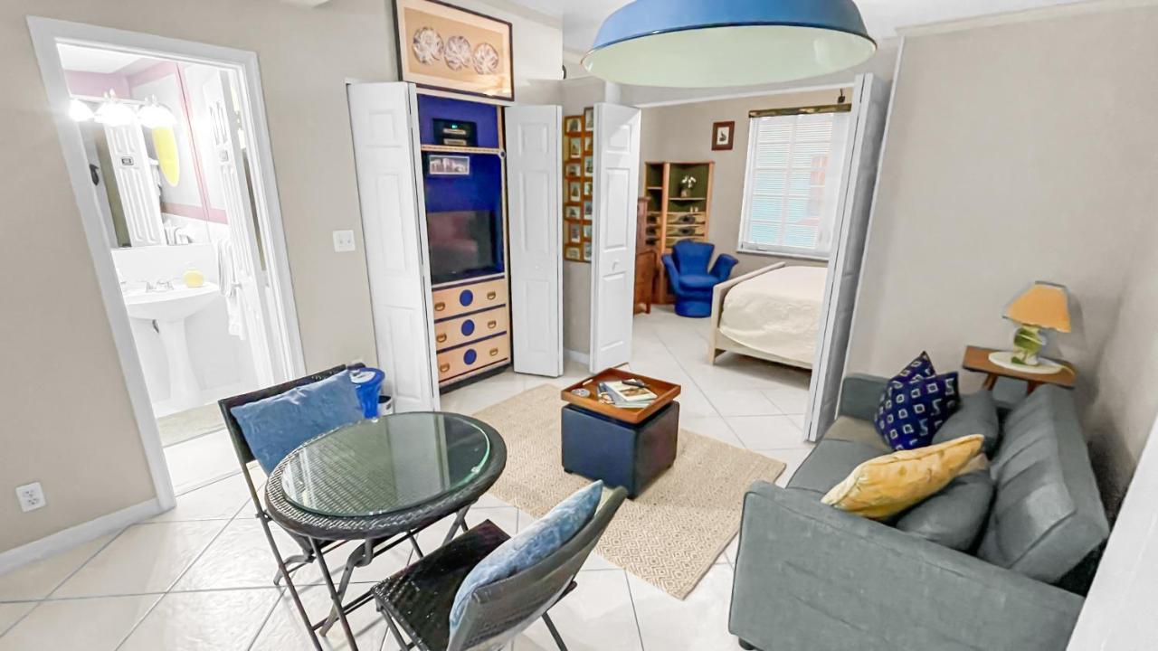 Ocean Front Studio - Miami Beach - 2