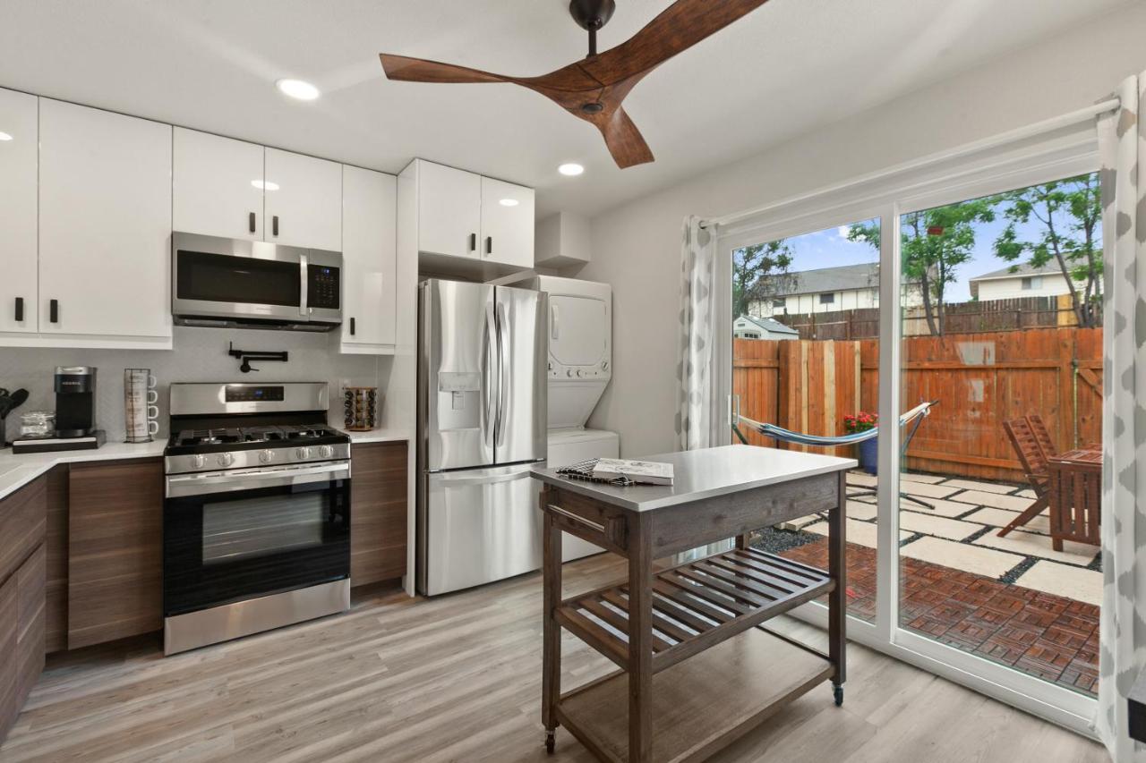 Contemporary Couples Getaway Near Austin Favorites - Loft 21 - 2