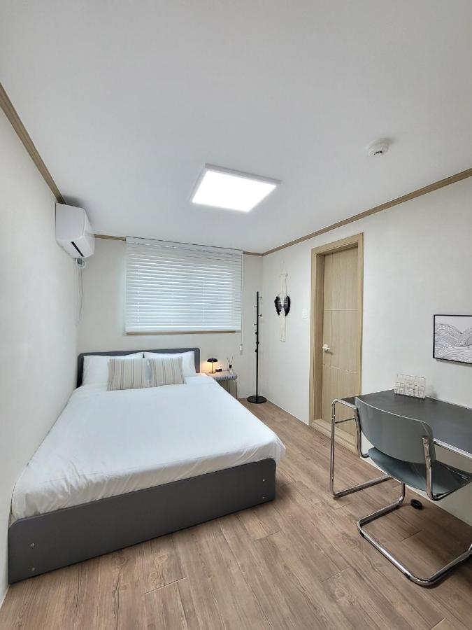 Gongdeok Studio Private Room 5 Min to Subway - 2