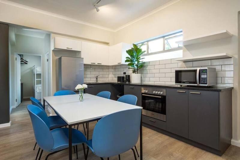 CURIOCITY Green Point - 2