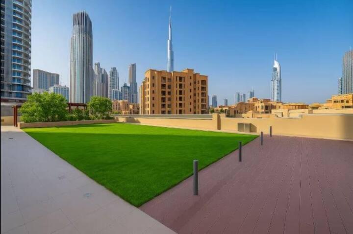 Vogue Vacation Homes, Downtown Bellevue Towers near Burj Khalifa and Dubai Mall, One Bedroom Apartment with City View, Full Access to all Amenities - 3