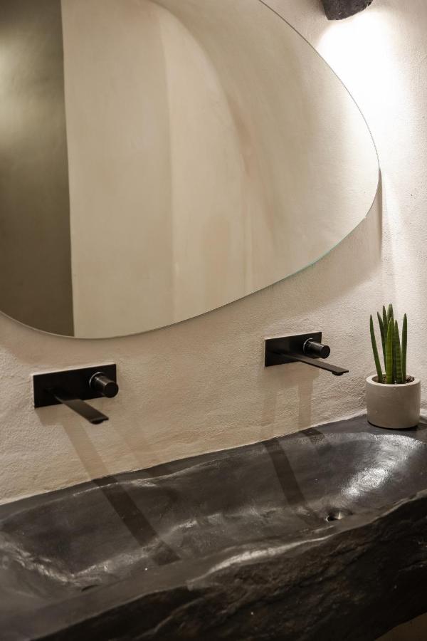 One of One Suites Oia - 4