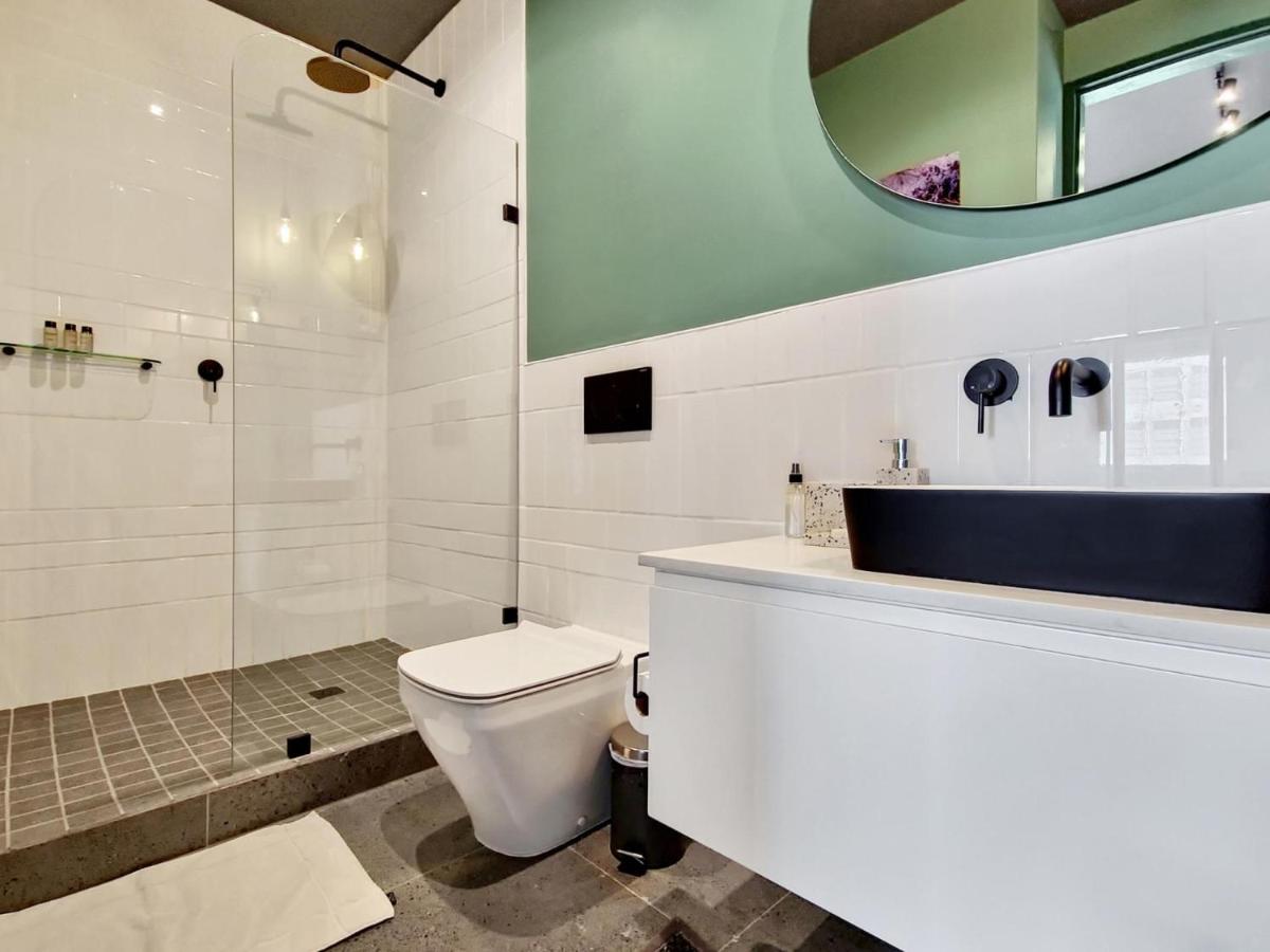 City Oasis Apartment with Rooftop Pool - 3