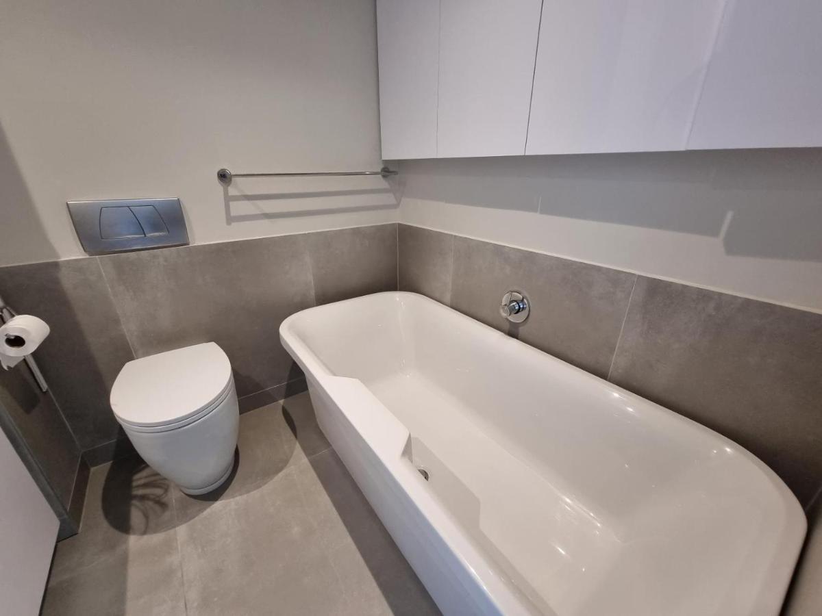 Lagoon Shoreline 2 Bedroom Apartment - 3