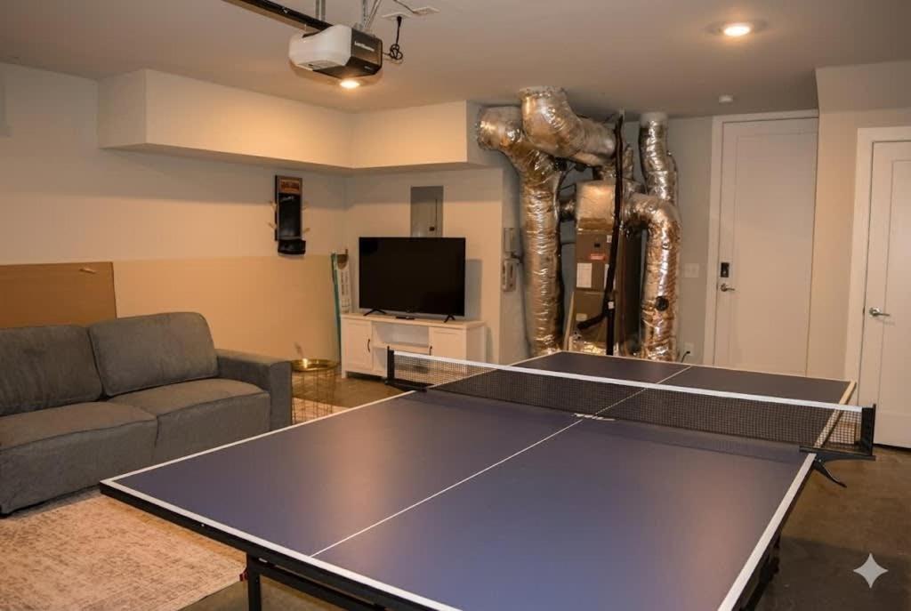 New Lux Townhome 6 mins to DT Rooftop Sleeps 12 - 5