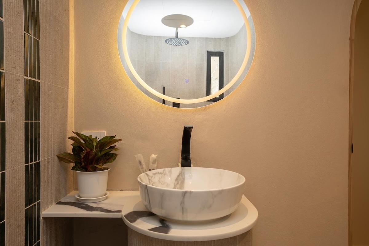 2 Bedrooms 4 guests Private Floor at Sathorn - 2