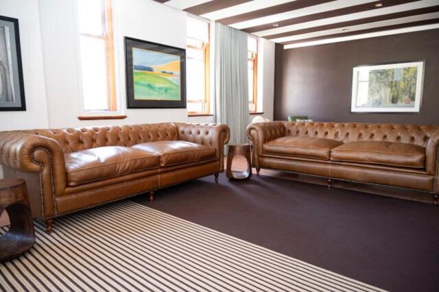 Designer 2BR CBD Apartment with Free Parking Table Mountain & Greenmarket Square Views - 4