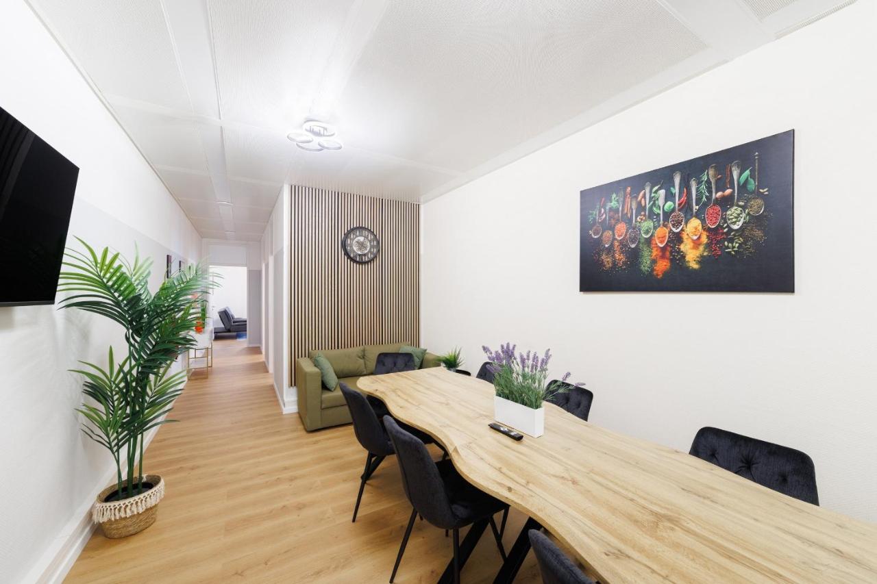 BIG New 7Rooms City Center APARTMENTS and Suites - 5