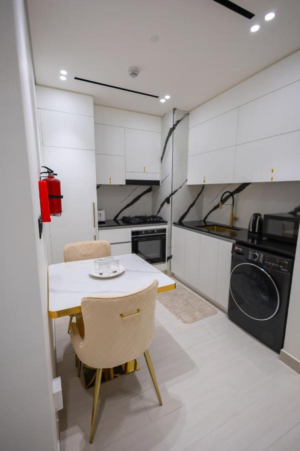 Luxury Studio with Private Jacuzzi at Trillionaire, Business Bay - 4