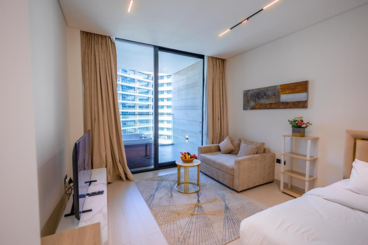 Luxury Studio with Private Jacuzzi at Trillionaire, Business Bay - 2