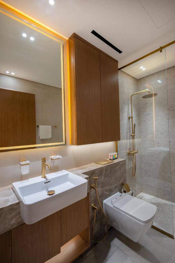Luxury Studio with Private Jacuzzi at Trillionaire, Business Bay - 3