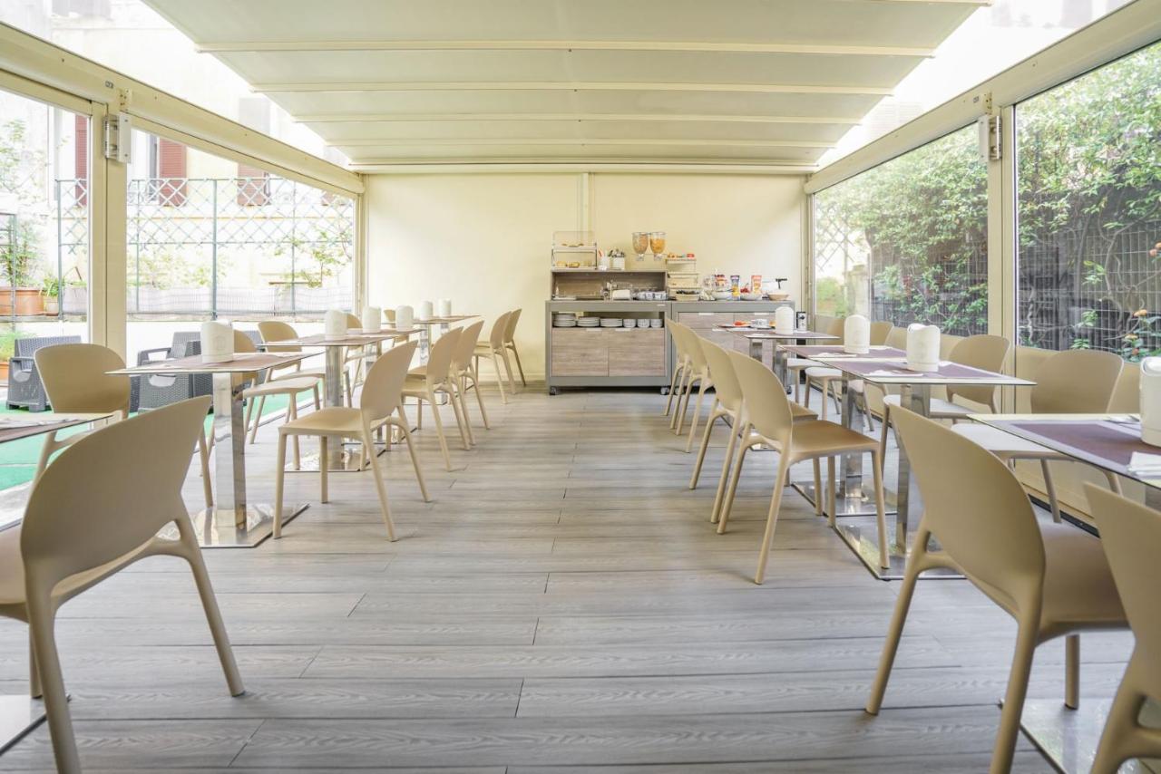 Hotel St. Moritz - 4