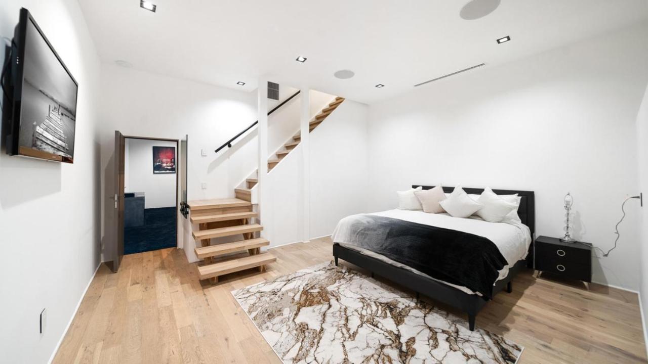 Hollywood Hills 6BR Luxury Home w Pool, Theater & Panoramic Views - 2