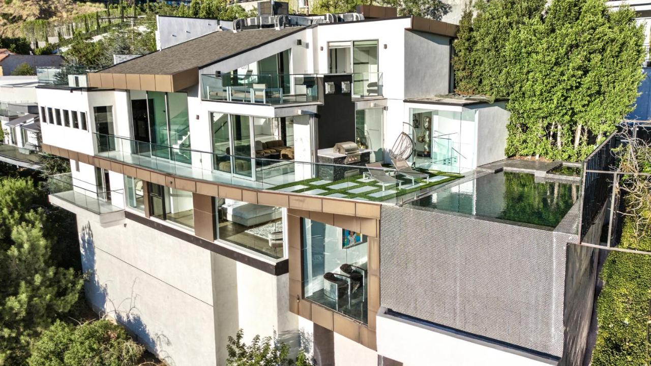 Hollywood Hills 6BR Luxury Home w Pool, Theater & Panoramic Views