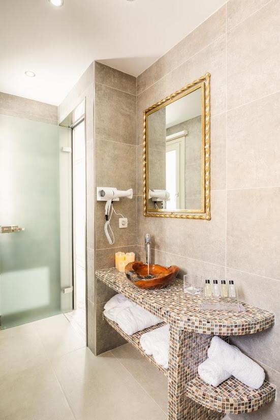 Villa Kathrin with Heated Private Jacuzzi - 3