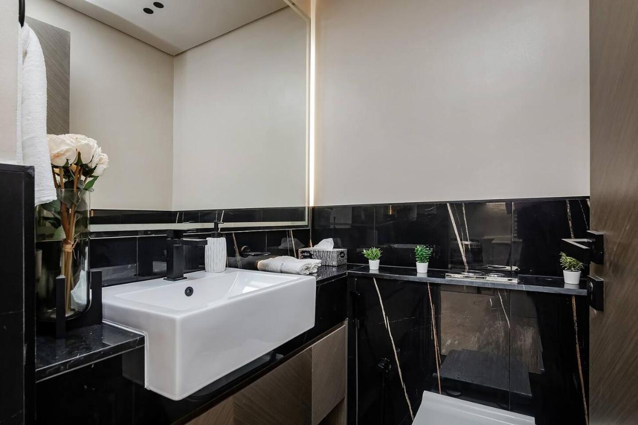 Cozy 1BR apartment Binghatti Canal Business Bay - 3