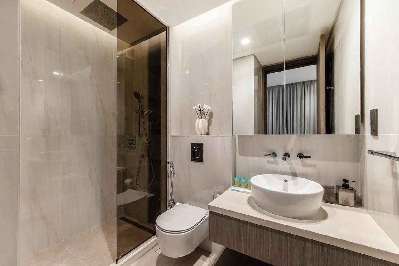 High-Rise 1BR Apartment with Burj Khalifa view - 3