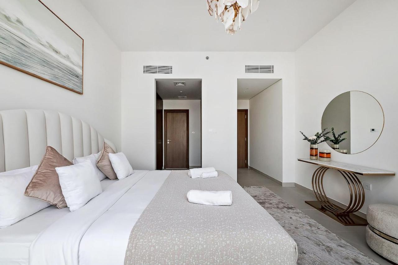 Luxury 2BR Apartment Burj Khalifa View in Al Safa - 2