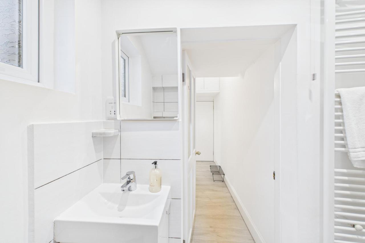 1 Bed Apartment London Stratford, ABBA Arena & Olympic Park - 3