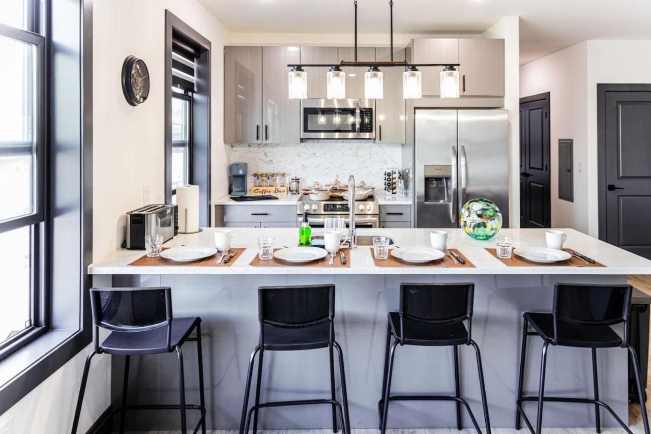 Unbeatable Location with Free Indoor Parking Near NYC - 4