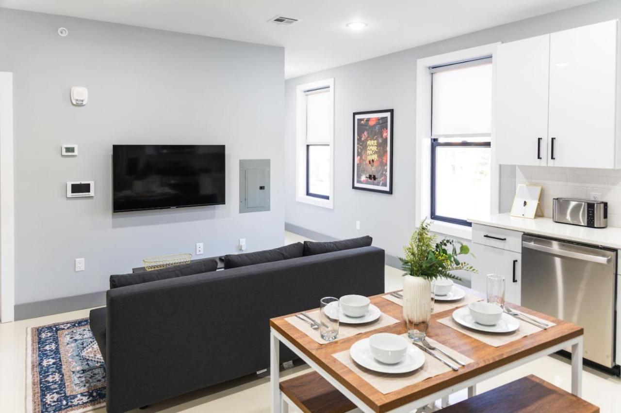 Stylish Two Bedroom Apartment with Free Indoor Parking