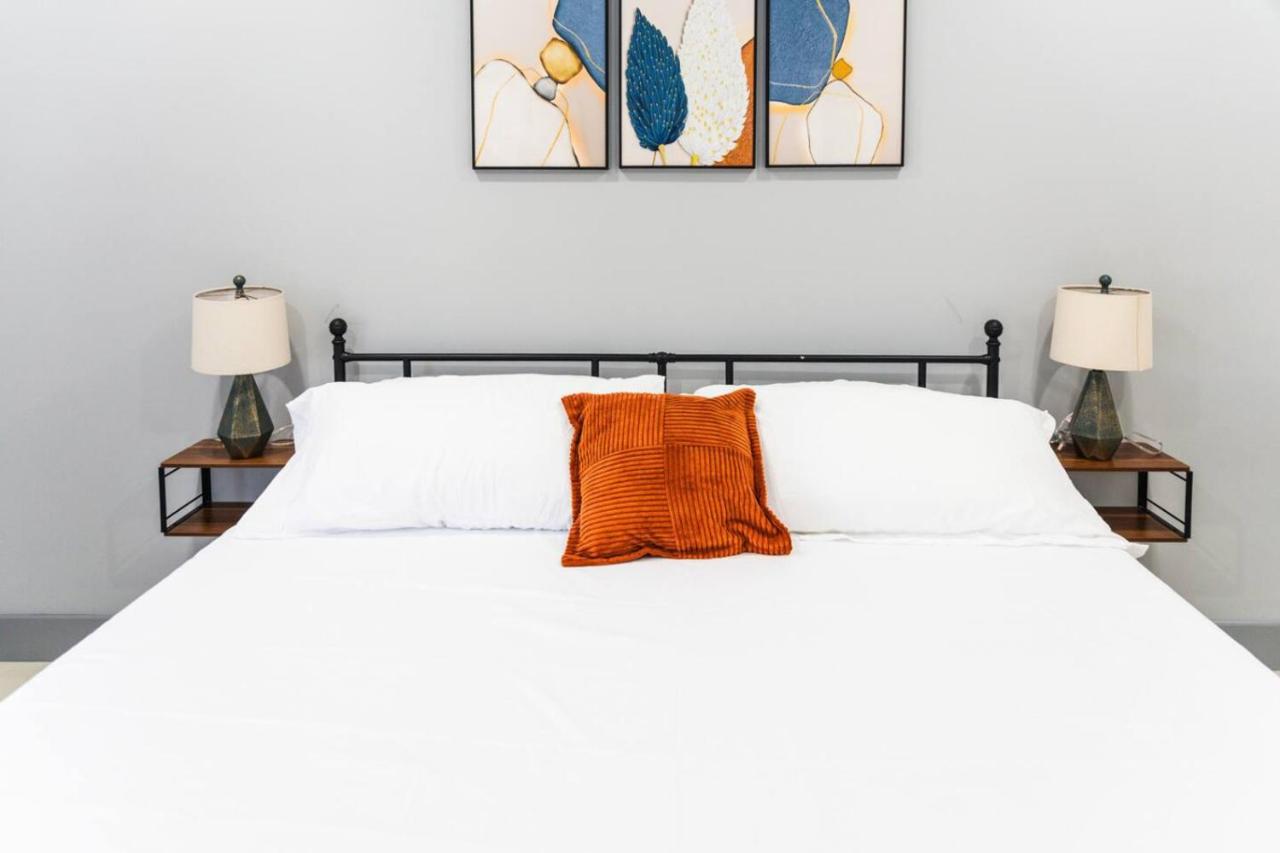 Stylish Two Bedroom Apartment with Free Indoor Parking - 2