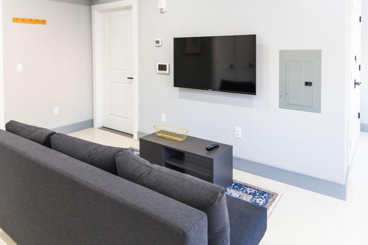 Stylish Two Bedroom Apartment with Free Indoor Parking - 5