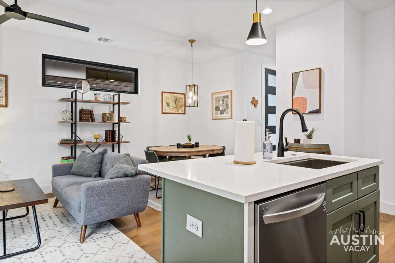 SoCo Eats, Zilker Days, Moody Nights 3BR 2.5BA w Upper Deck by Austin Vacay - 4