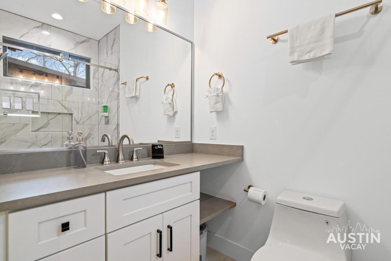 SoCo Eats, Zilker Days, Moody Nights 3BR 2.5BA w Upper Deck by Austin Vacay - 3