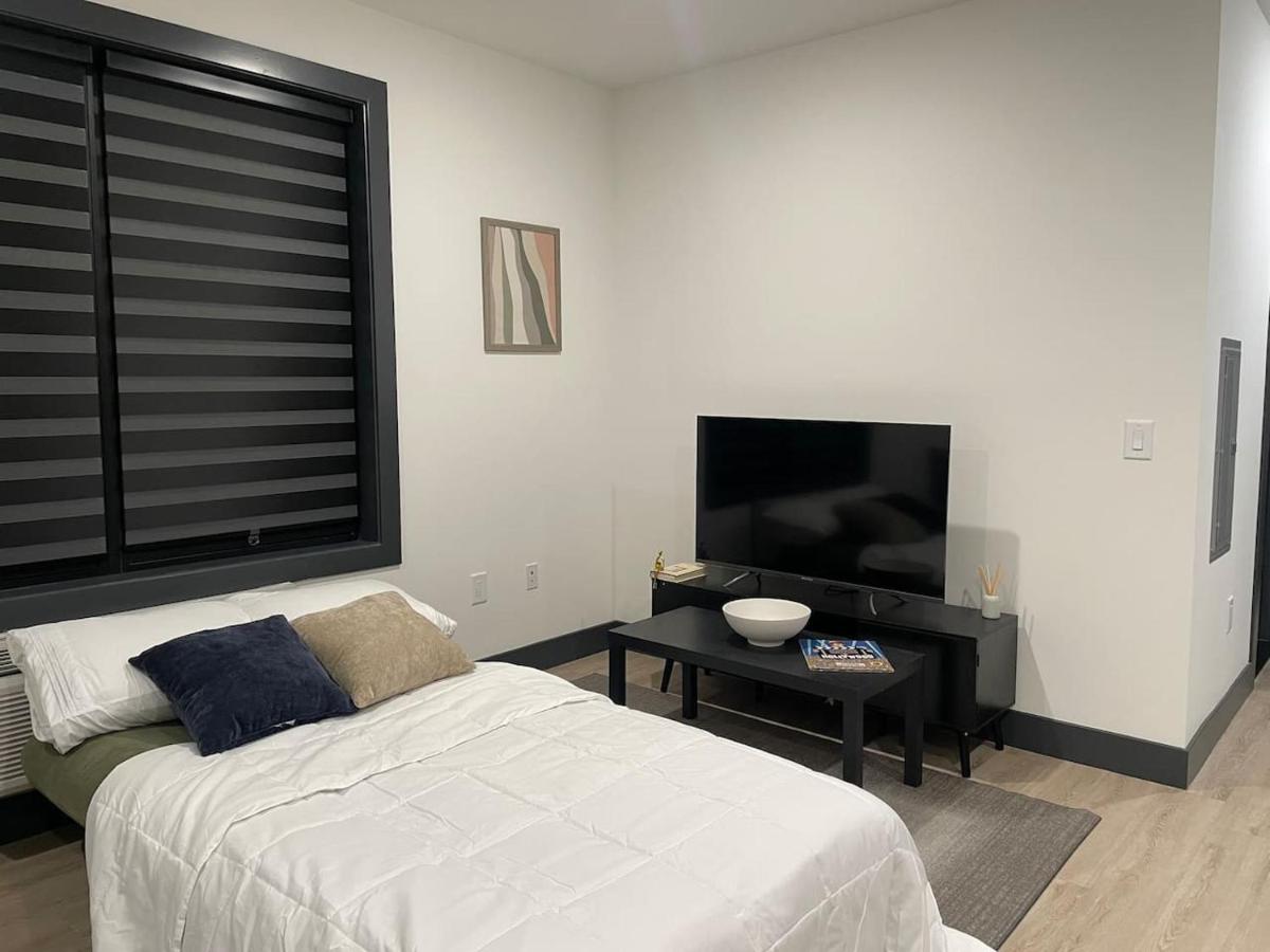 Free Indoor Parking 25 Minutes to NYC - 5